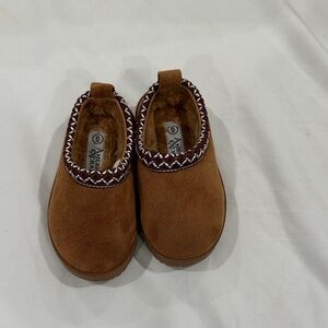 American Exchange Kids Tan Slip-On Fleece-Lined Slippers